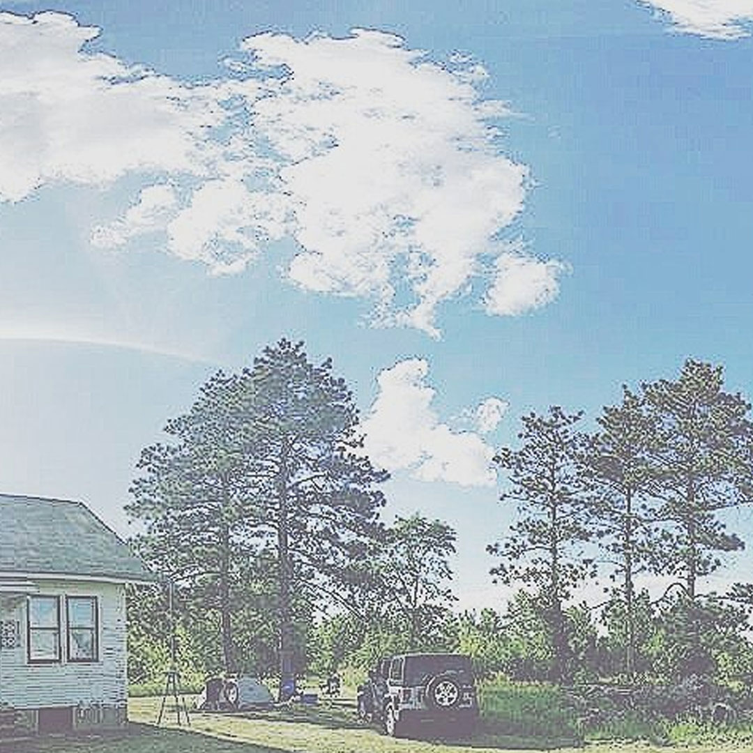 Country love. ‪#‎Farmhouse‬ ‪#‎DigitalNomad‬ ‪#‎RoadtripToElsewhere‬ ‪#‎Jeep‬ ‪#‎Wrangler‬